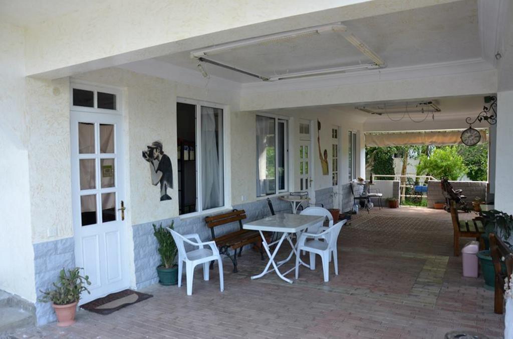 Tj Guest House Makhinjauri Rum bild